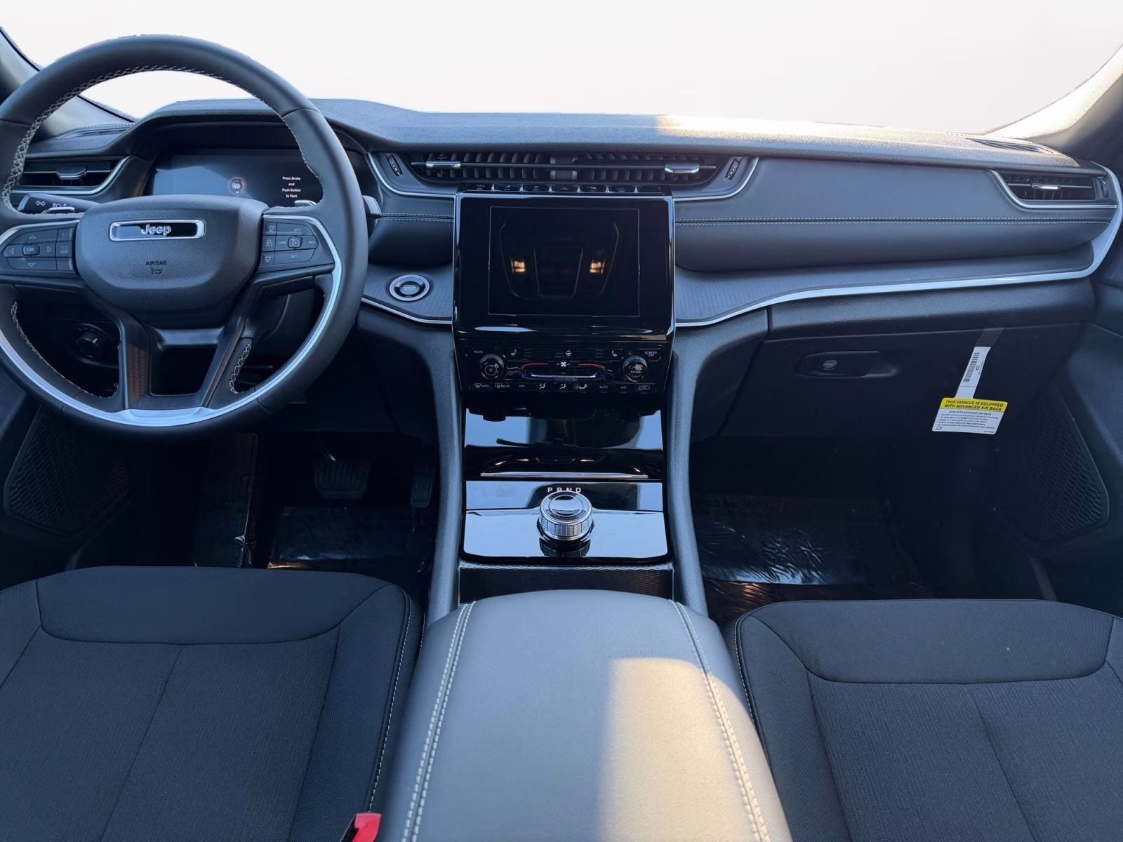 2025 Diamond Black Crystal Pearlcoat Jeep Grand Cherokee 4X4 SUV