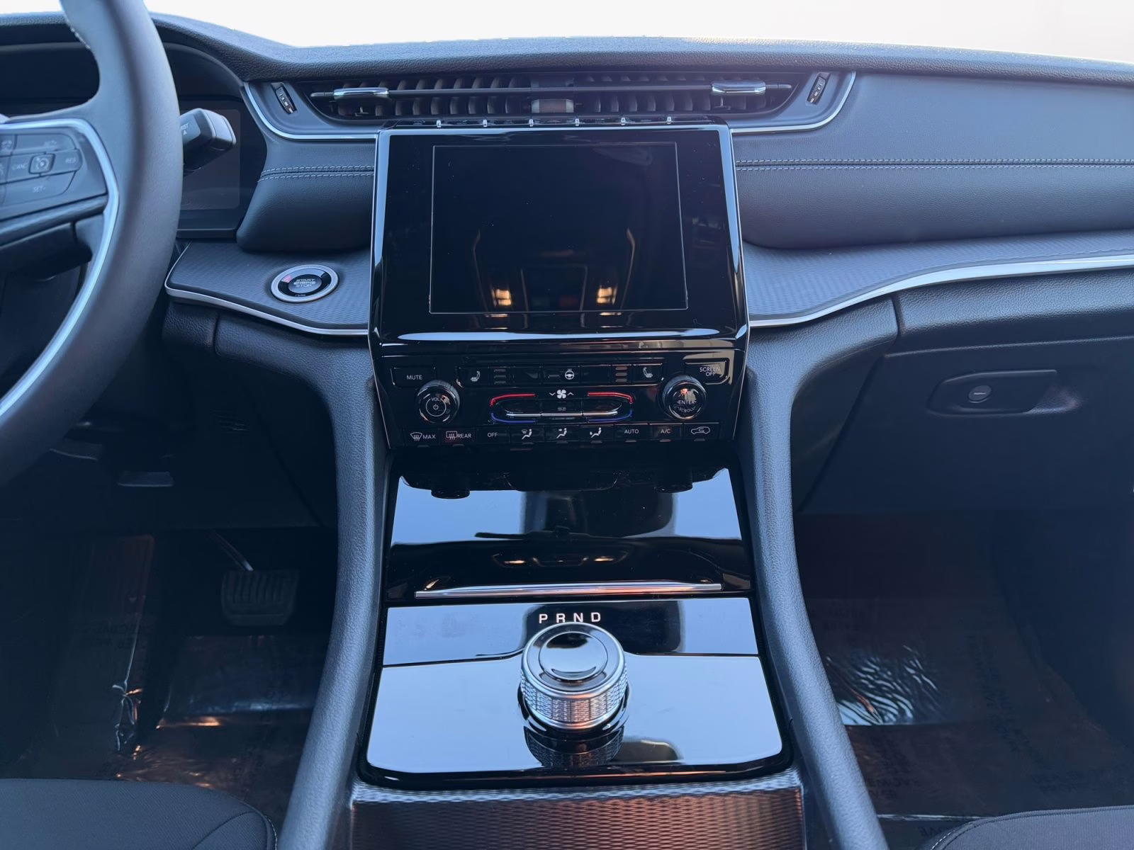 2025 Diamond Black Crystal Pearlcoat Jeep Grand Cherokee 4X4 SUV