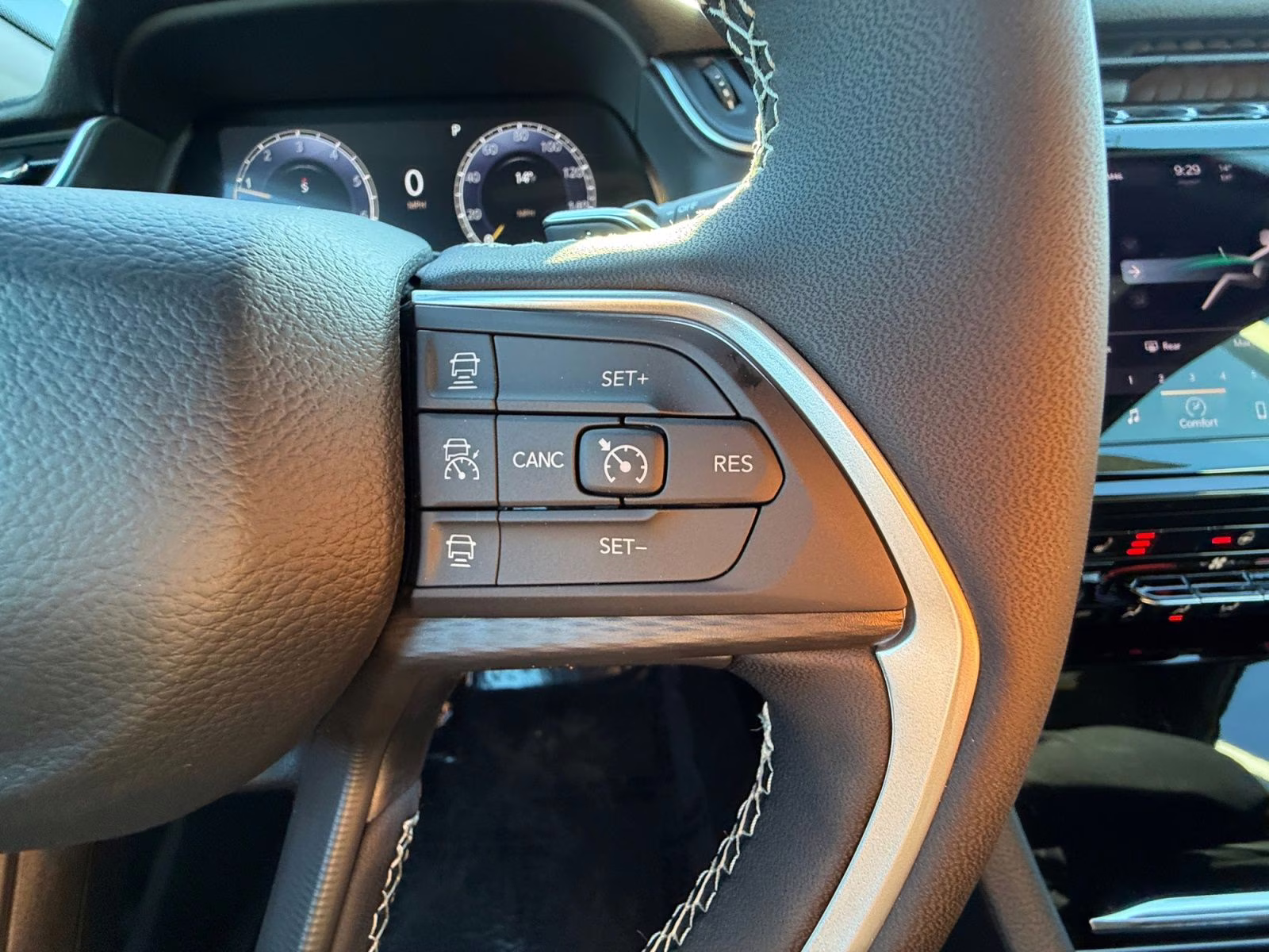 2025 Diamond Black Crystal Pearlcoat Jeep Grand Cherokee 4X4 SUV