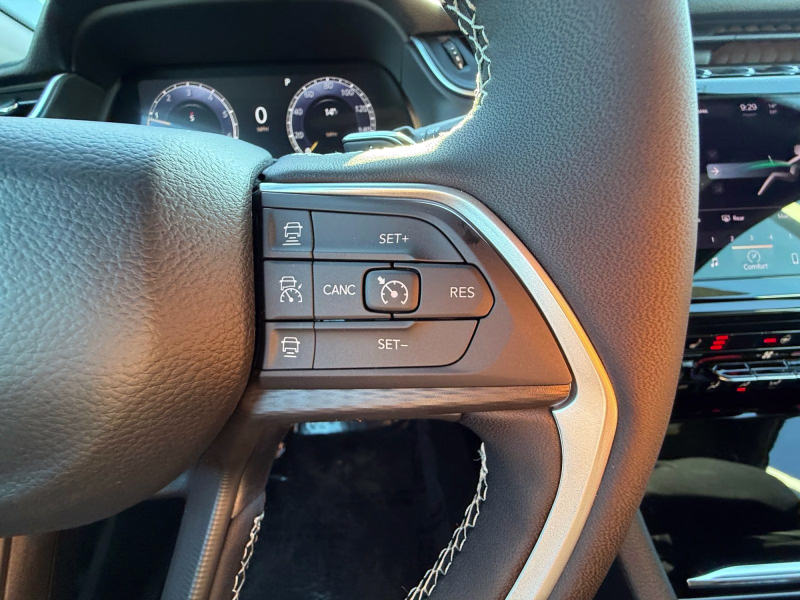 2025 Diamond Black Crystal Pearlcoat Jeep Grand Cherokee 4X4 SUV