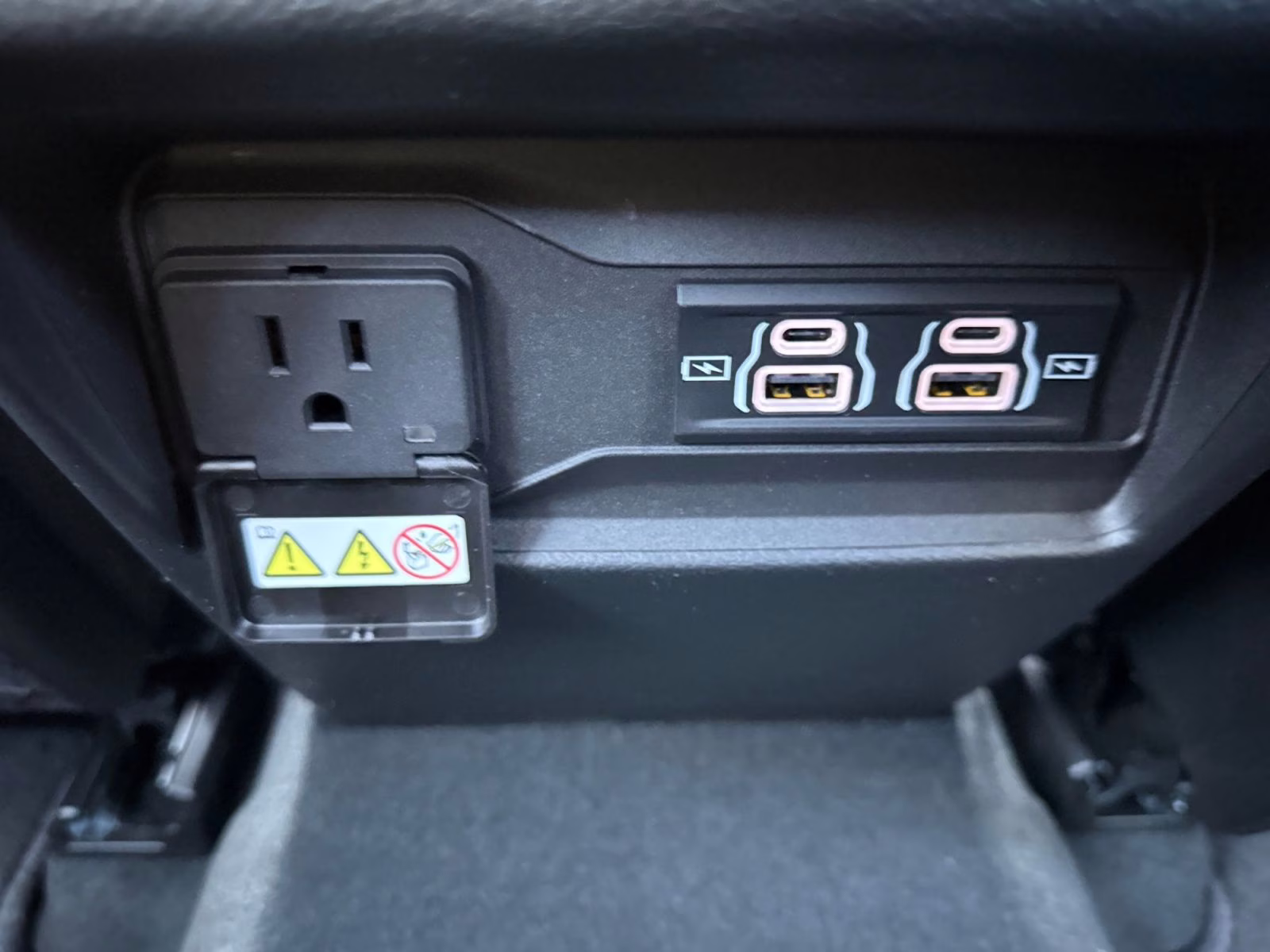 2025 Diamond Black Crystal Pearlcoat Jeep Grand Cherokee 4X4 SUV