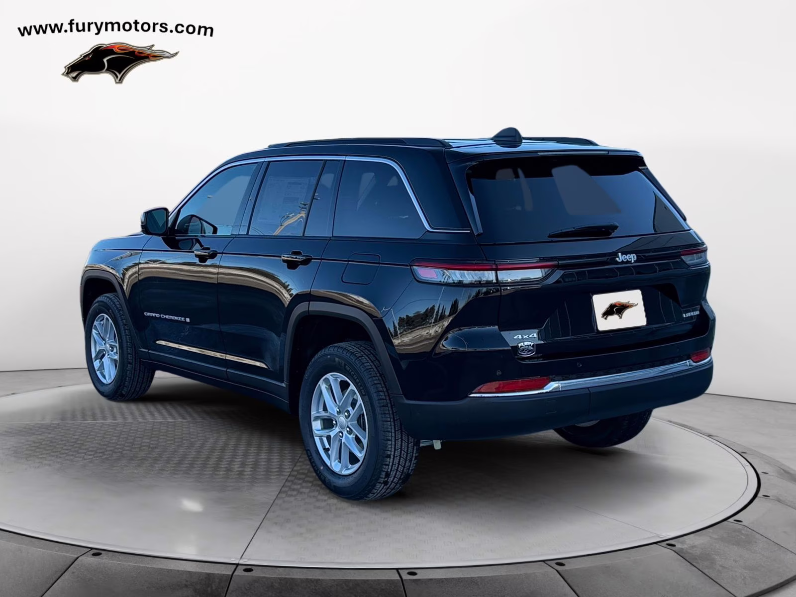2025 Diamond Black Crystal Pearlcoat Jeep Grand Cherokee 4X4 SUV