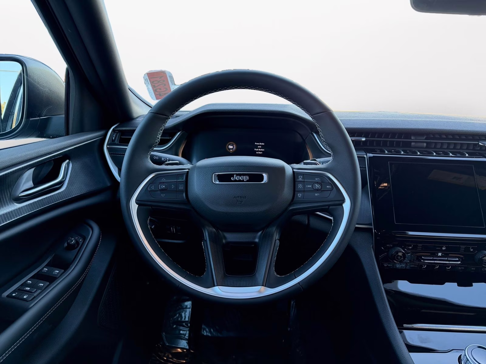 2025 Diamond Black Crystal Pearlcoat Jeep Grand Cherokee 4X4 SUV