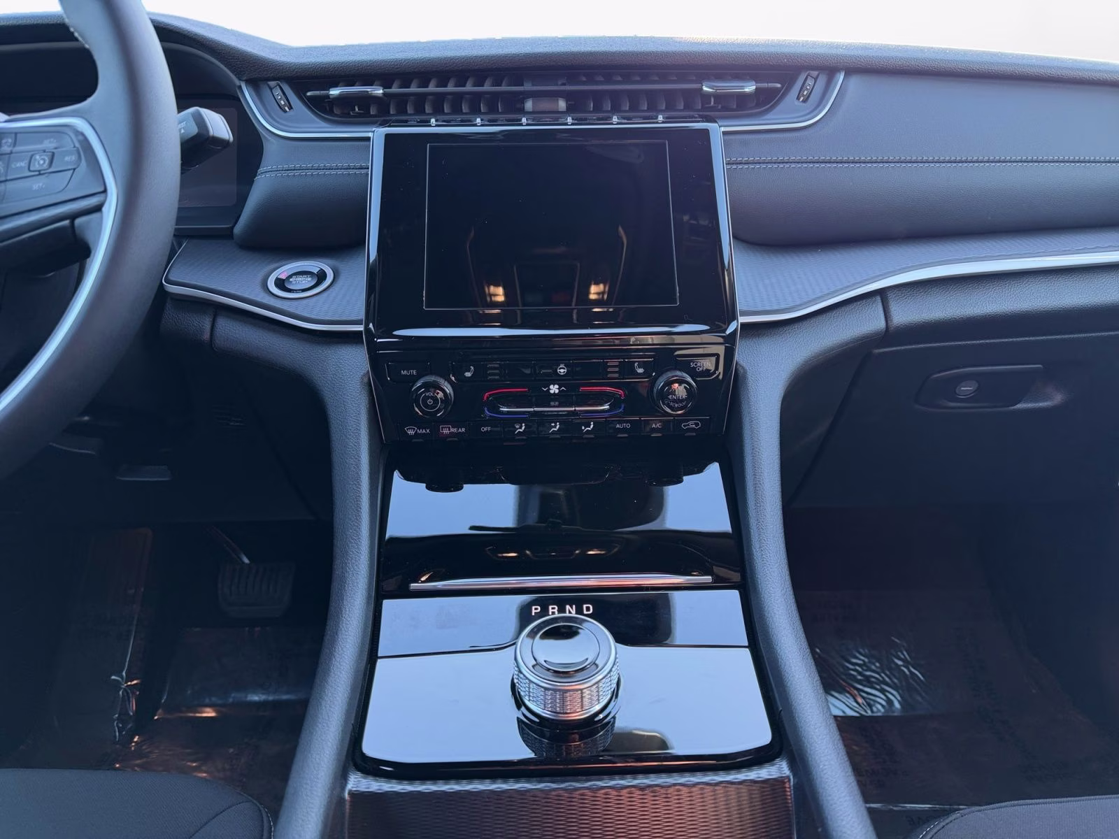 2025 Diamond Black Crystal Pearlcoat Jeep Grand Cherokee 4X4 SUV