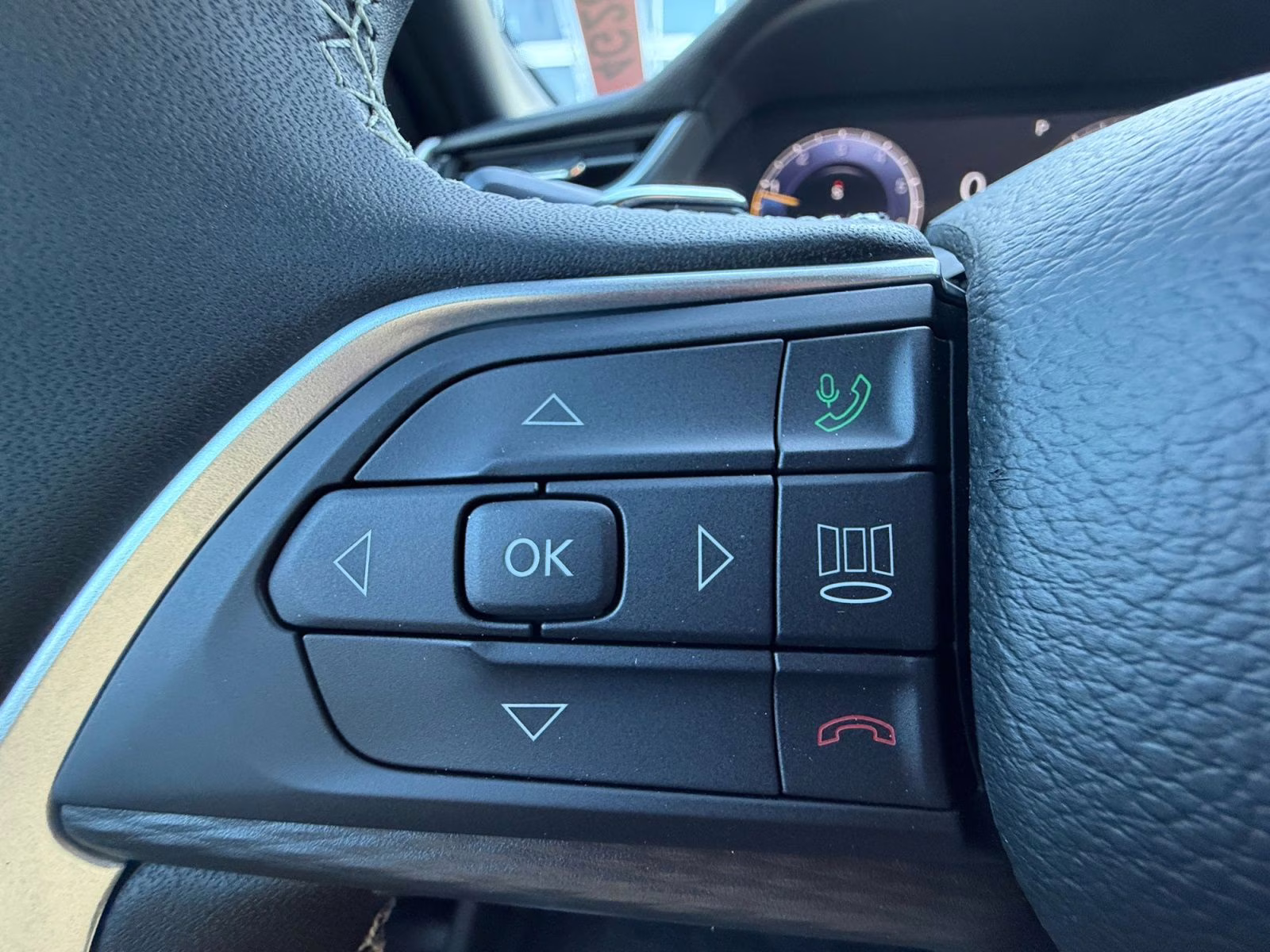 2025 Diamond Black Crystal Pearlcoat Jeep Grand Cherokee 4X4 SUV