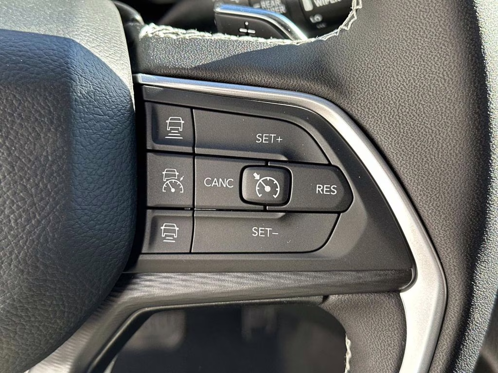 2025 Diamond Black Crystal Pearlcoat Jeep Grand Cherokee Altitude X 4X4 SUV