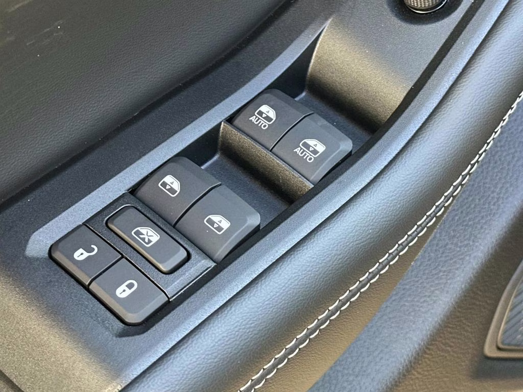 2025 Diamond Black Crystal Pearlcoat Jeep Grand Cherokee Altitude X 4X4 SUV