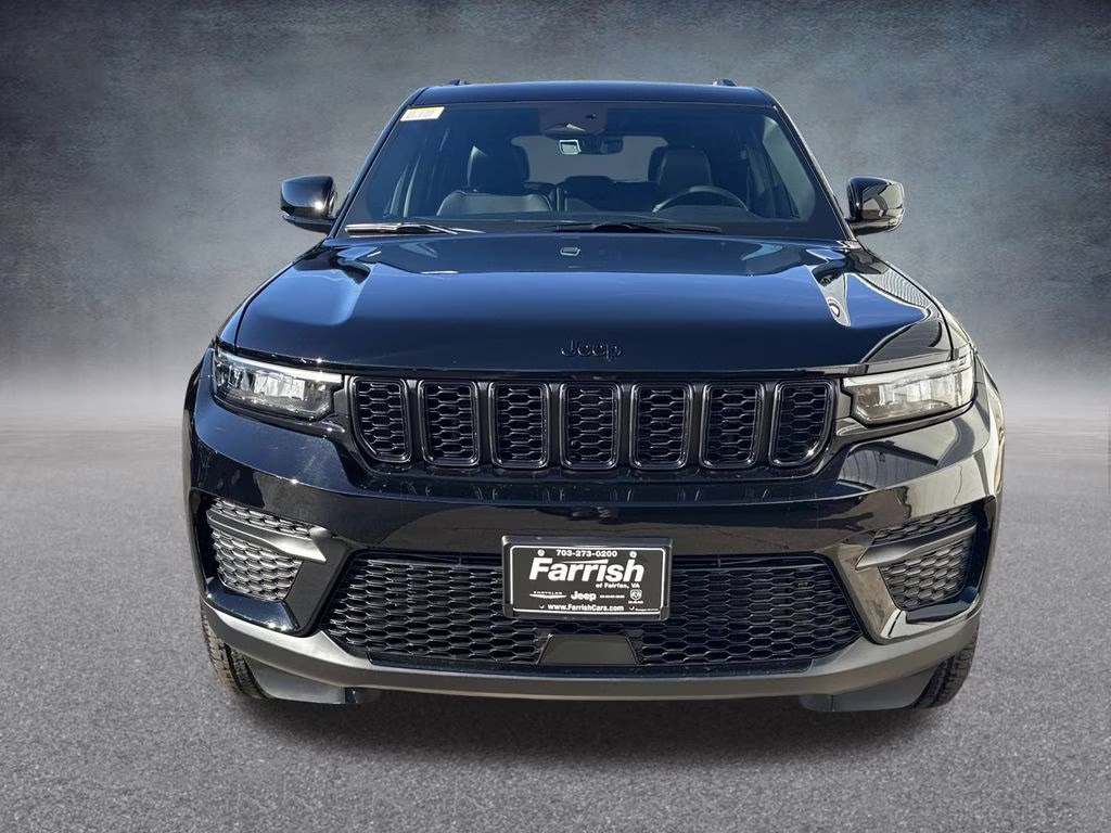 2025 Diamond Black Crystal Pearlcoat Jeep Grand Cherokee Altitude X 4X4 SUV