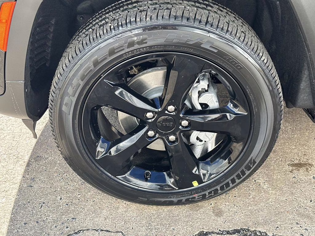 2025 Diamond Black Crystal Pearlcoat Jeep Grand Cherokee Altitude X 4X4 SUV