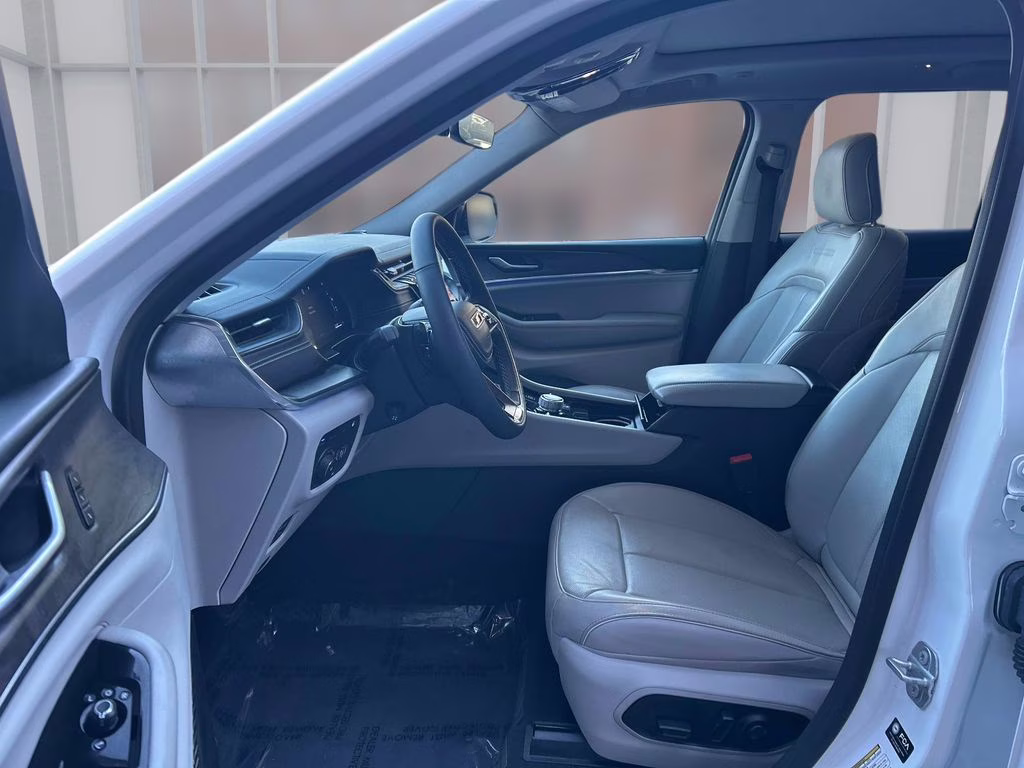 2022 Bright White Clearcoat Jeep Grand Cherokee Overland 4xe 4X4 SUV