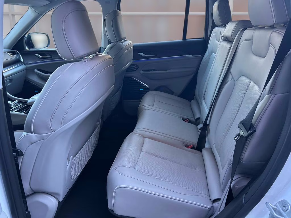 2022 Bright White Clearcoat Jeep Grand Cherokee Overland 4xe 4X4 SUV