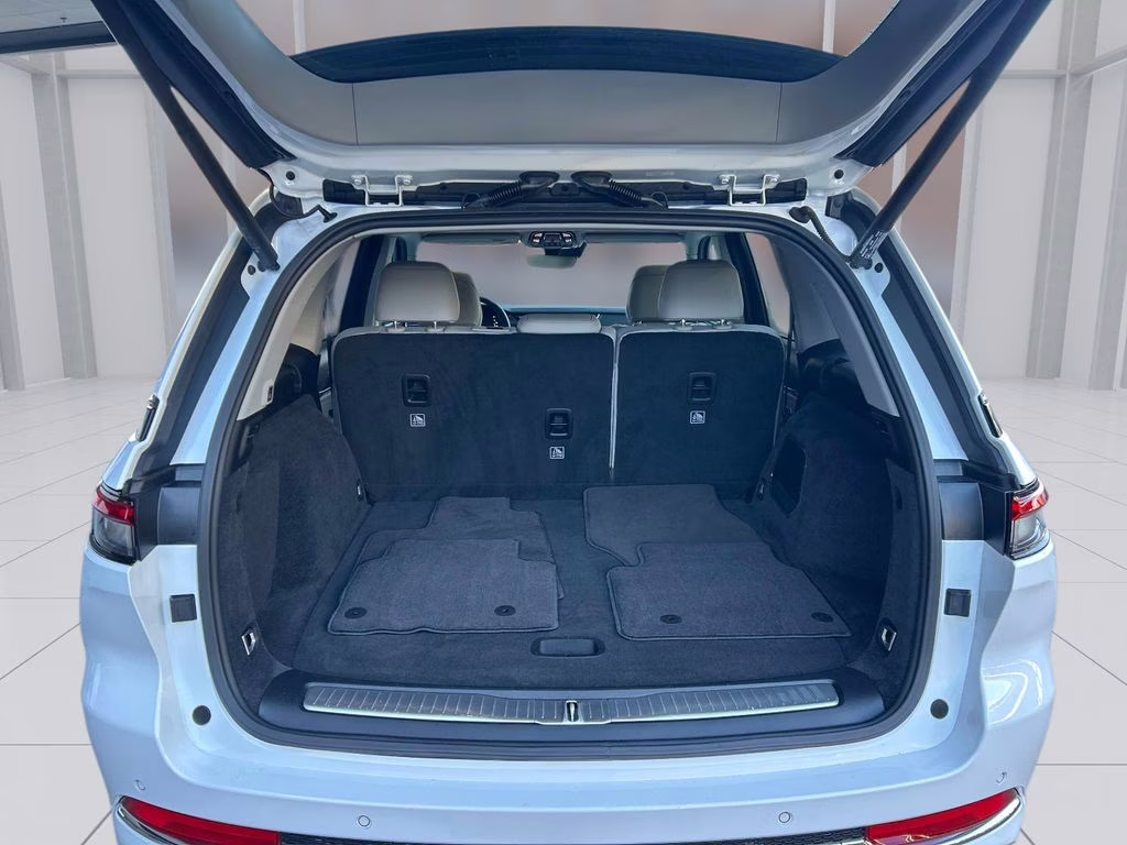 2022 Bright White Clearcoat Jeep Grand Cherokee Overland 4xe 4X4 SUV