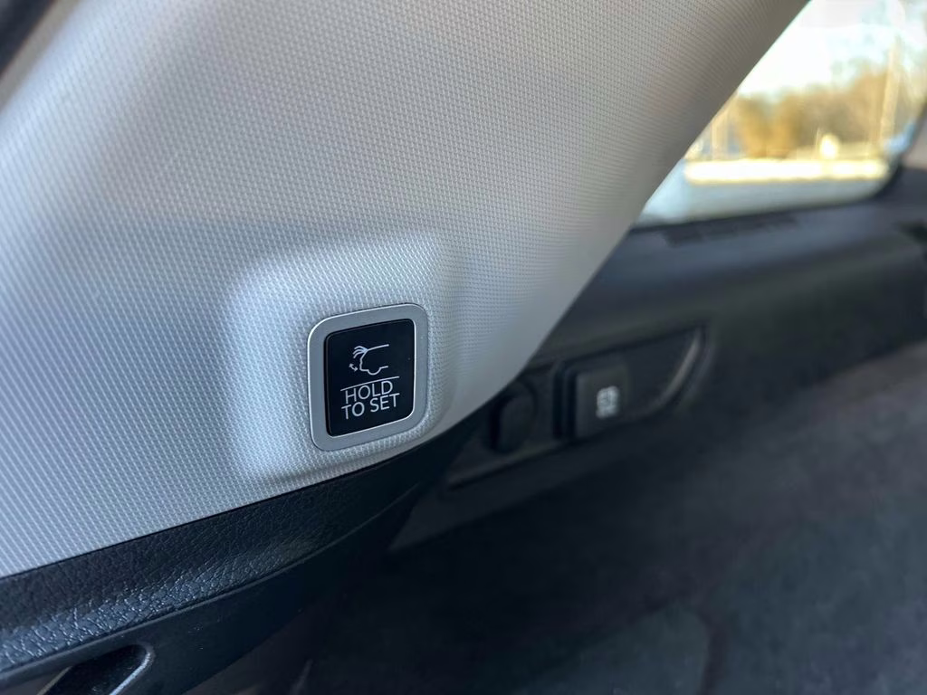 2022 Bright White Clearcoat Jeep Grand Cherokee Overland 4xe 4X4 SUV