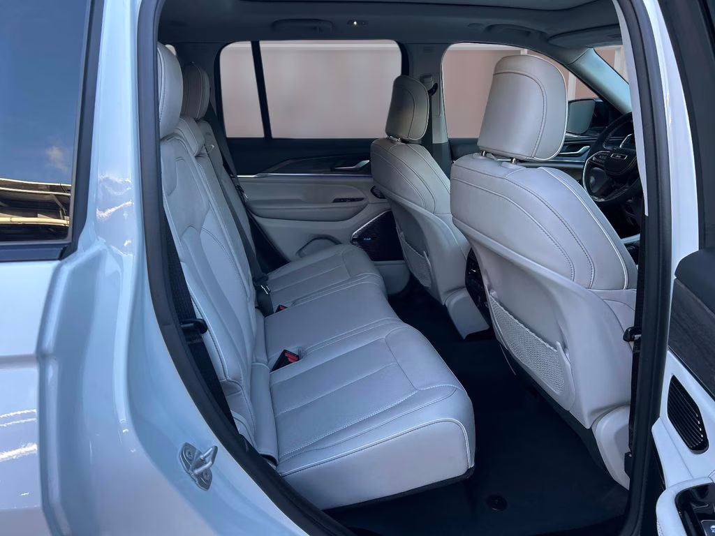 2022 Bright White Clearcoat Jeep Grand Cherokee Overland 4xe 4X4 SUV