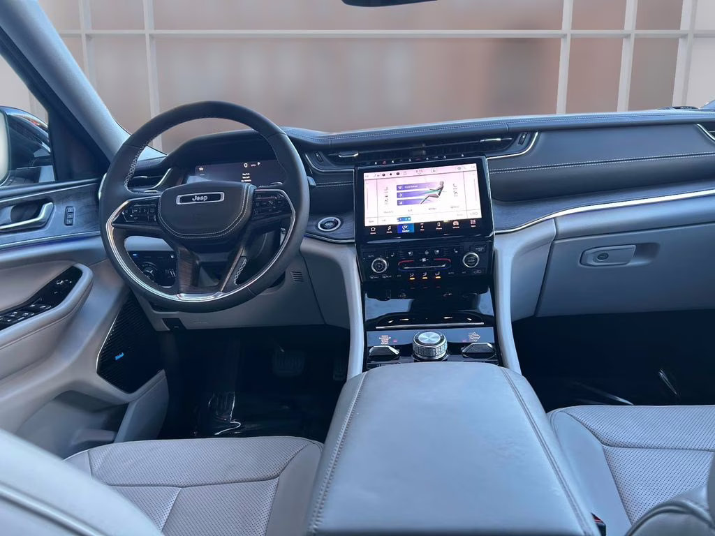 2022 Bright White Clearcoat Jeep Grand Cherokee Overland 4xe 4X4 SUV