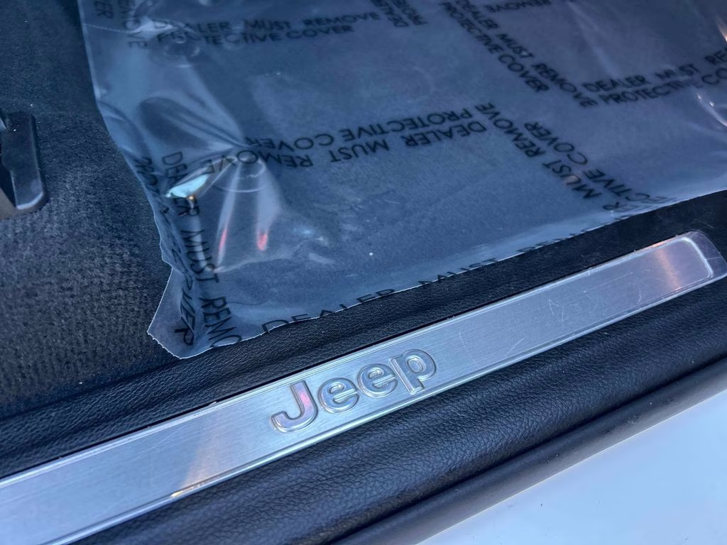 2022 Bright White Clearcoat Jeep Grand Cherokee Overland 4xe 4X4 SUV