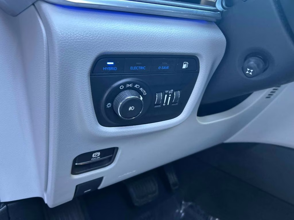 2022 Bright White Clearcoat Jeep Grand Cherokee Overland 4xe 4X4 SUV