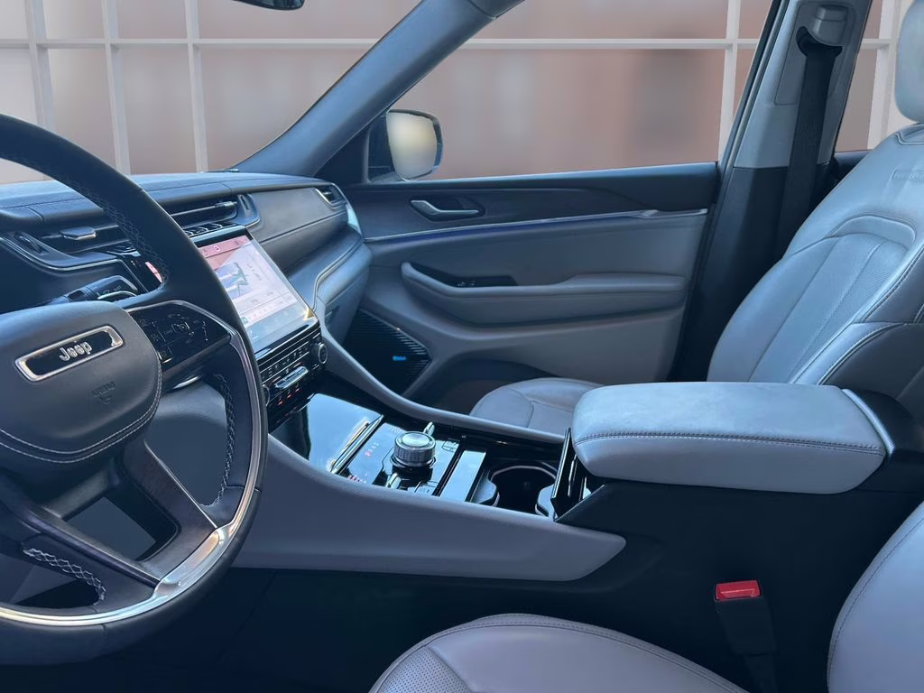 2022 Bright White Clearcoat Jeep Grand Cherokee Overland 4xe 4X4 SUV