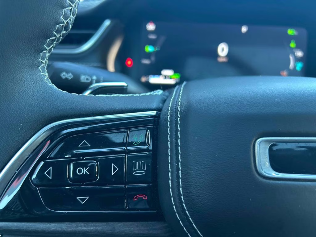 2022 Bright White Clearcoat Jeep Grand Cherokee Overland 4xe 4X4 SUV