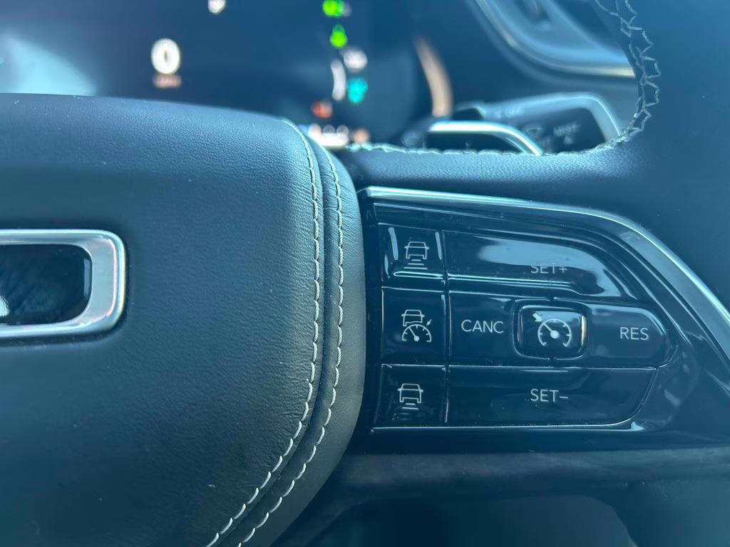 2022 Bright White Clearcoat Jeep Grand Cherokee Overland 4xe 4X4 SUV