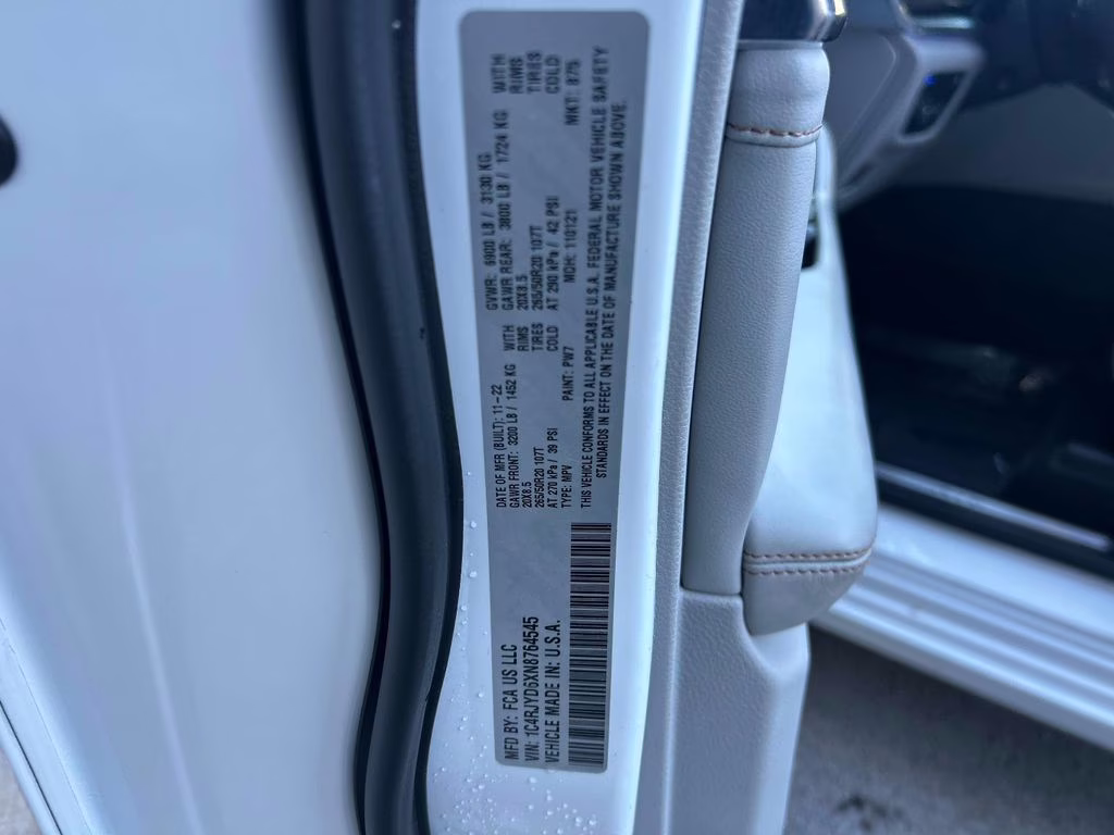 2022 Bright White Clearcoat Jeep Grand Cherokee Overland 4xe 4X4 SUV