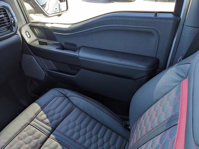 2025 White Metallic Ford F-150 Lariat 4X4 Truck