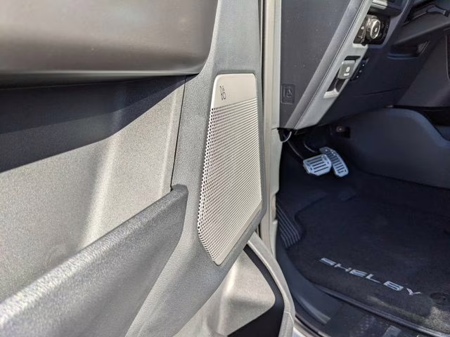 2025 White Metallic Ford F-150 Lariat 4X4 Truck