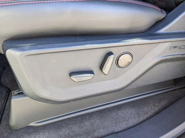 2025 White Metallic Ford F-150 Lariat 4X4 Truck