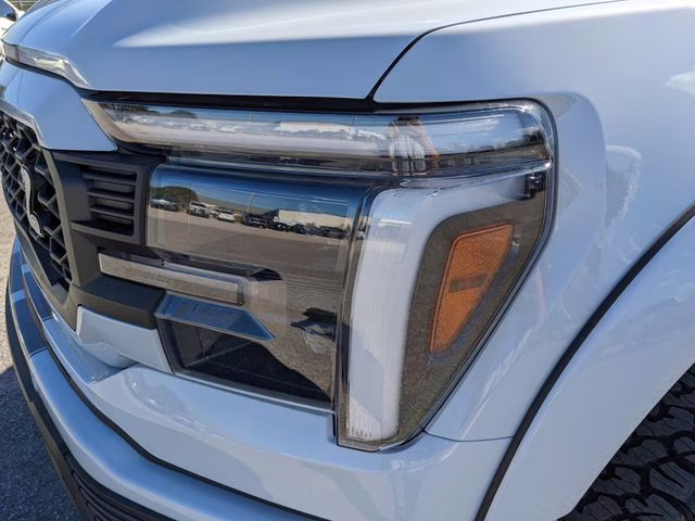 2025 White Metallic Ford F-150 Lariat 4X4 Truck