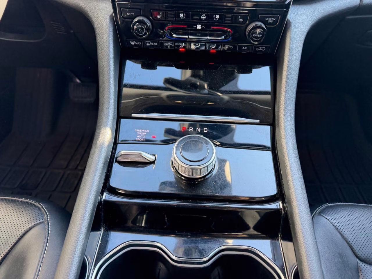 2022 Bright White Clearcoat Jeep Grand Cherokee L Limited 4X4 SUV