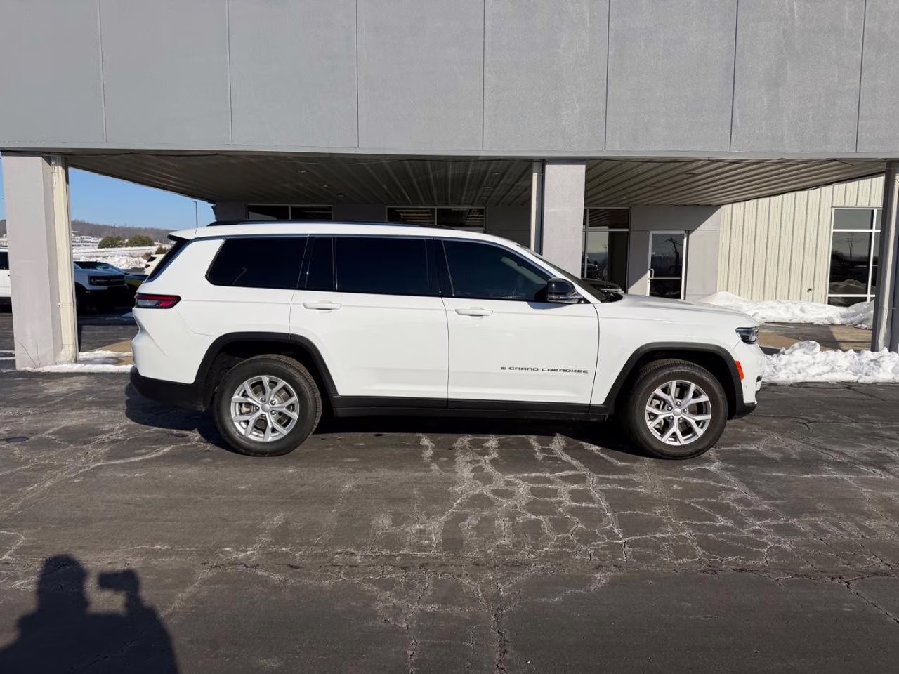 2022 Bright White Clearcoat Jeep Grand Cherokee L Limited 4X4 SUV