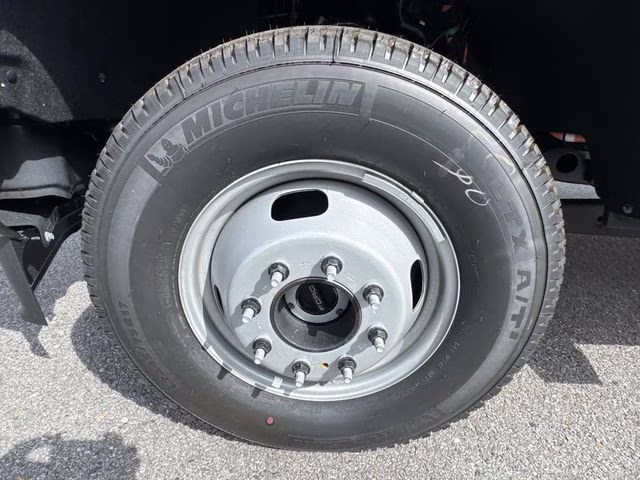 2026 Oxford White Ford Super Duty F-350 DRW XL 4X4 Chassis