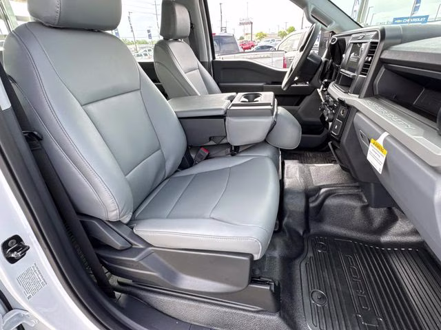 2026 Oxford White Ford Super Duty F-350 DRW XL 4X4 Chassis