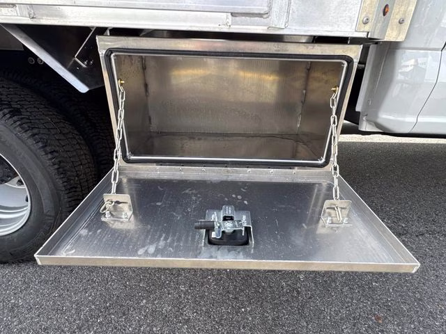 2026 Oxford White Ford Super Duty F-350 DRW XL 4X4 Chassis