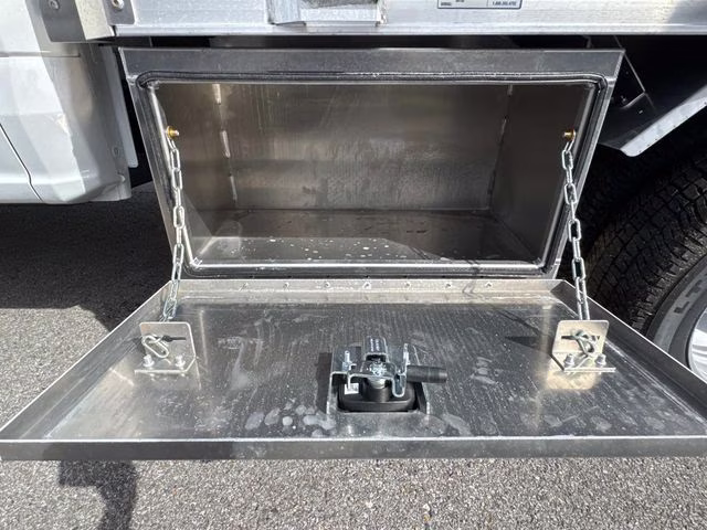 2026 Oxford White Ford Super Duty F-350 DRW XL 4X4 Chassis
