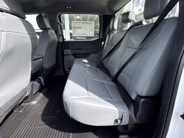 2026 Oxford White Ford Super Duty F-350 DRW XL 4X4 Chassis