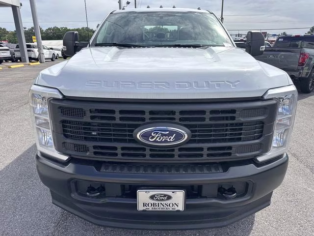 2026 Oxford White Ford Super Duty F-350 DRW XL 4X4 Chassis