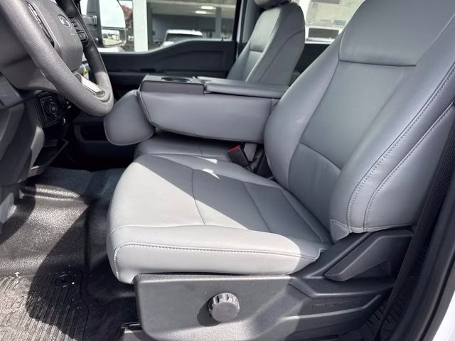 2026 Oxford White Ford Super Duty F-350 DRW XL 4X4 Chassis