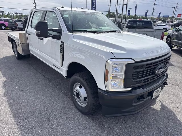 2026 Oxford White Ford Super Duty F-350 DRW XL 4X4 Chassis