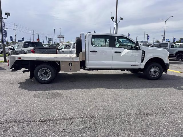 2026 Oxford White Ford Super Duty F-350 DRW XL 4X4 Chassis