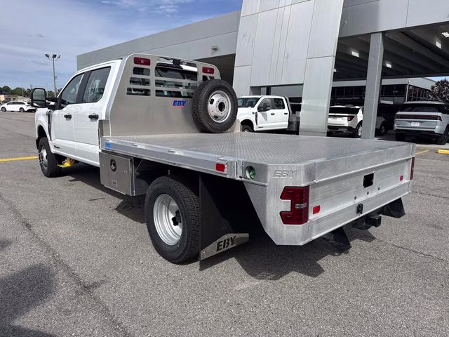 2026 Oxford White Ford Super Duty F-350 DRW XL 4X4 Chassis