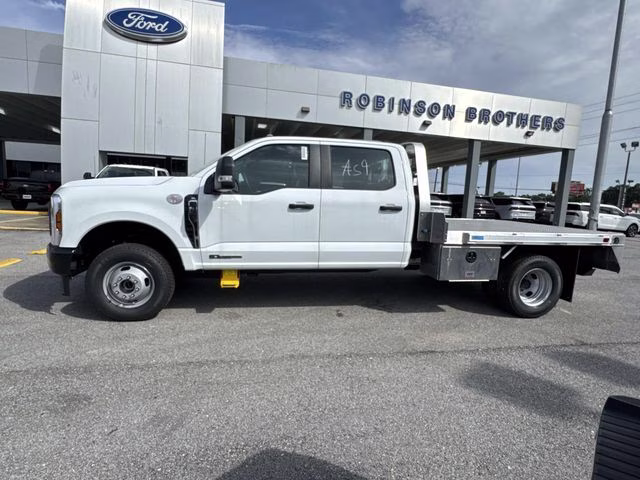 2026 Oxford White Ford Super Duty F-350 DRW XL 4X4 Chassis