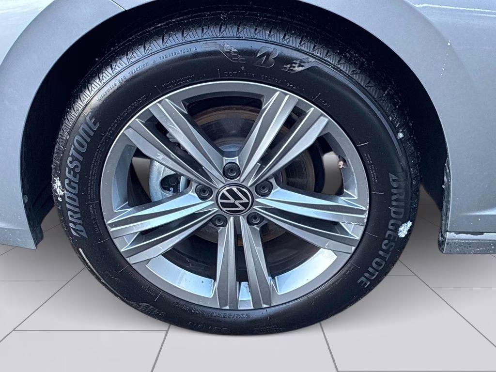 2024 Silver Volkswagen Jetta 1.5T SE FWD Sedan