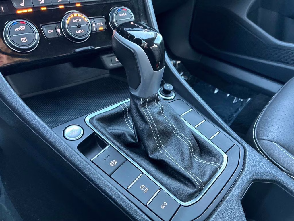 2024 Silver Volkswagen Jetta 1.5T SE FWD Sedan