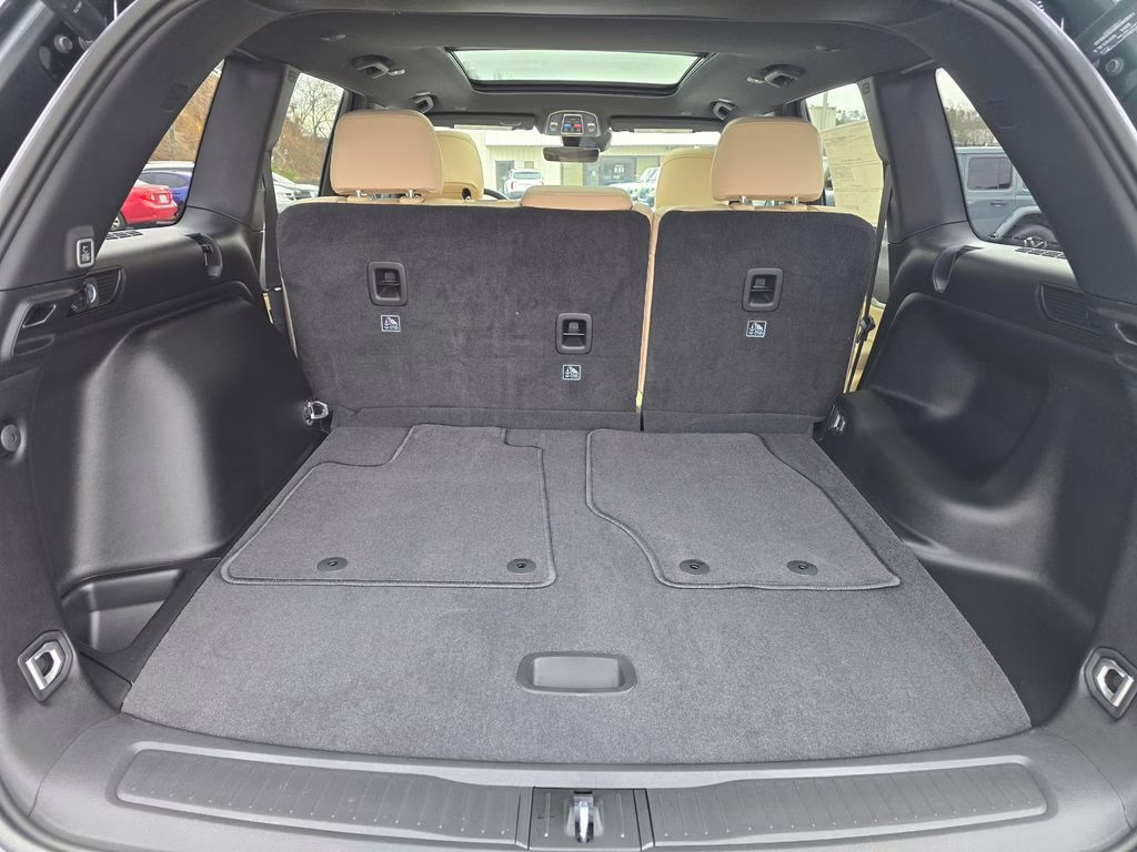 2025 Diamond Black Crystal Pearlcoat Jeep Grand Cherokee Limited 4X4 SUV