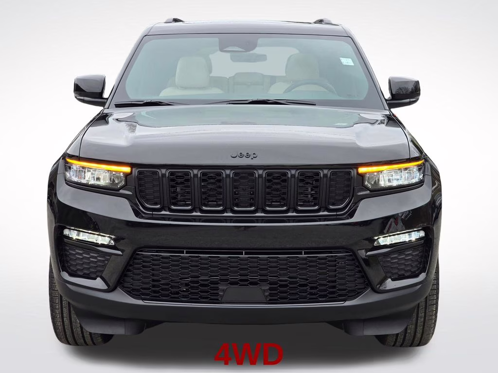 2025 Diamond Black Crystal Pearlcoat Jeep Grand Cherokee Limited 4X4 SUV