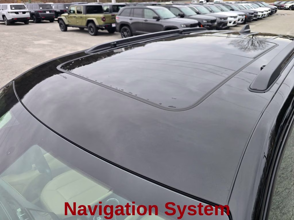 2025 Diamond Black Crystal Pearlcoat Jeep Grand Cherokee Limited 4X4 SUV