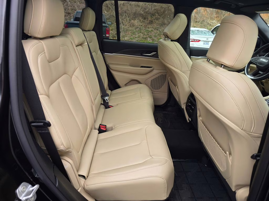 2025 Diamond Black Crystal Pearlcoat Jeep Grand Cherokee Limited 4X4 SUV