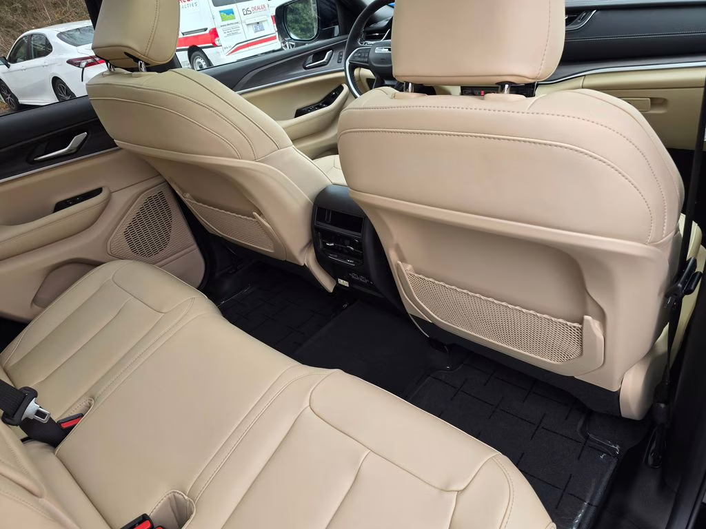 2025 Diamond Black Crystal Pearlcoat Jeep Grand Cherokee Limited 4X4 SUV