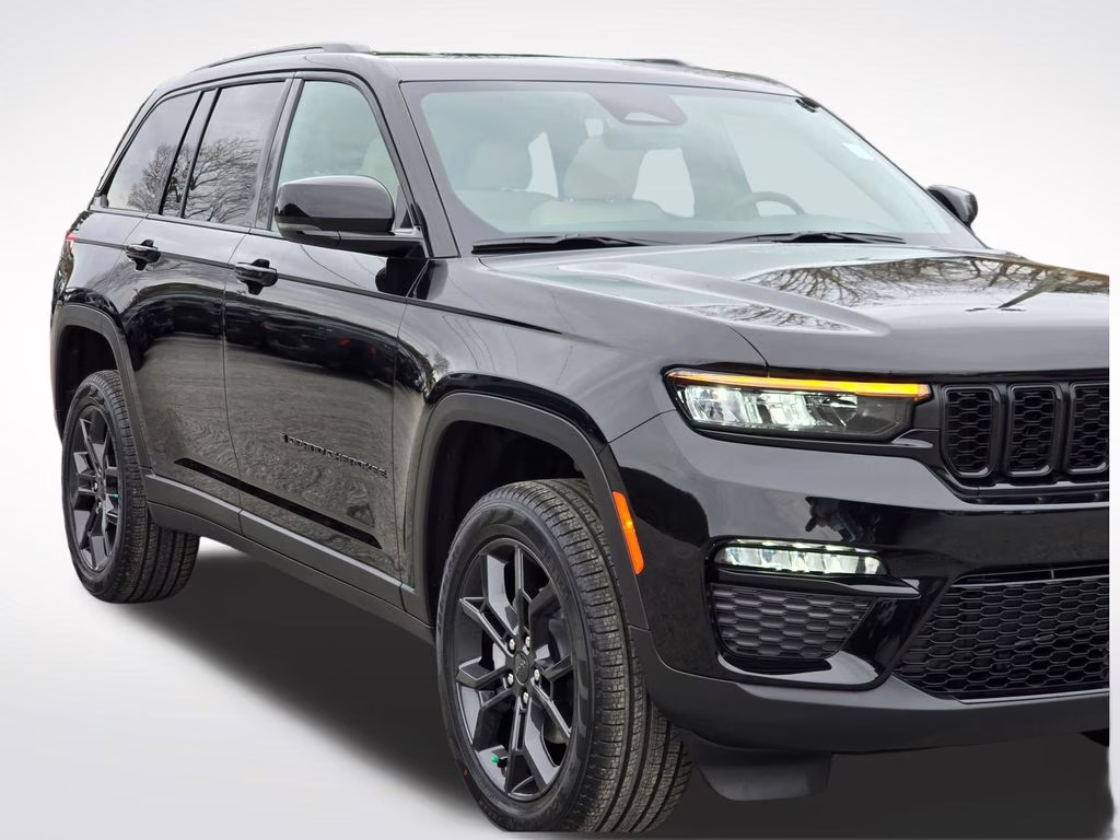 2025 Diamond Black Crystal Pearlcoat Jeep Grand Cherokee Limited 4X4 SUV